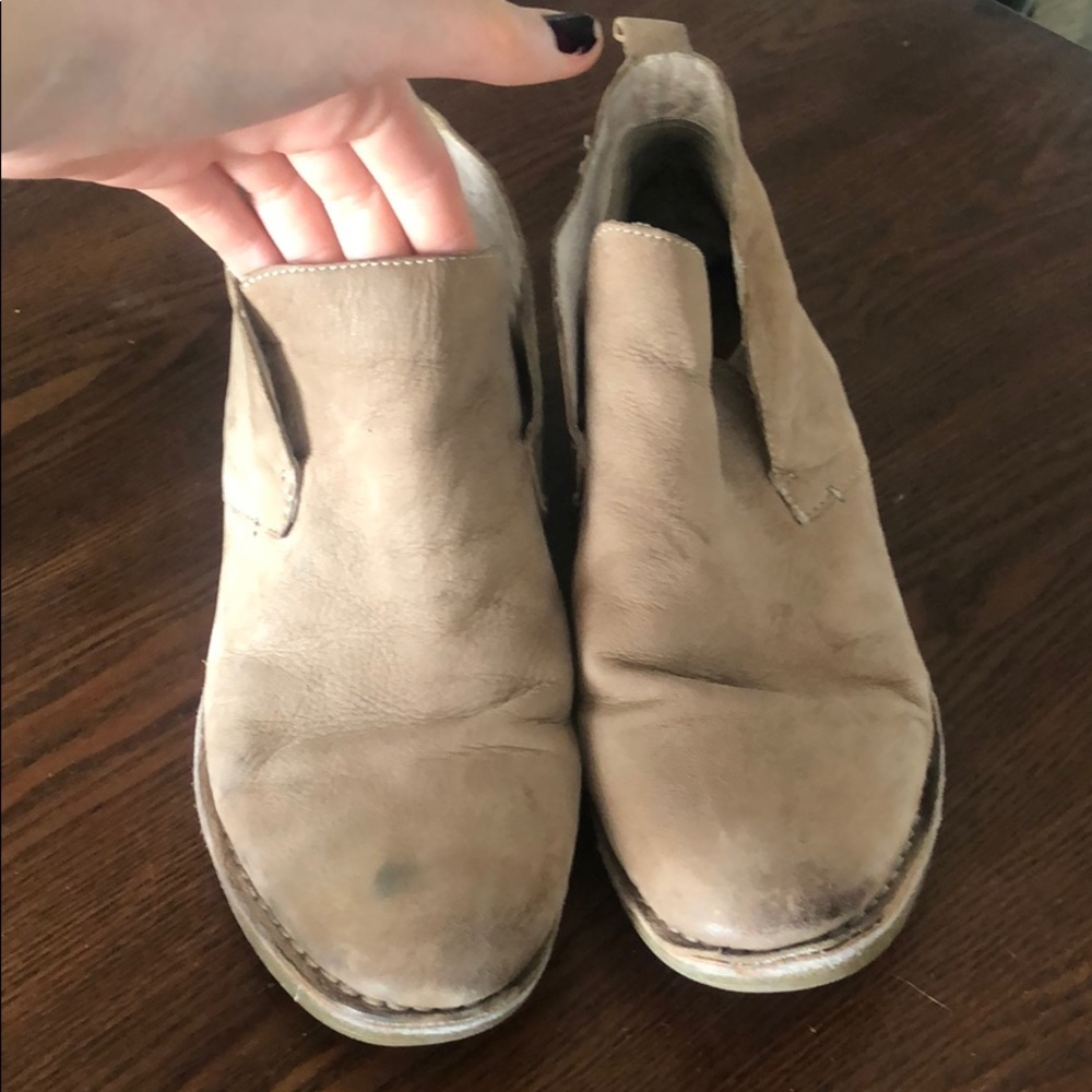 Dolce vita beige suede  Chelsea bootie